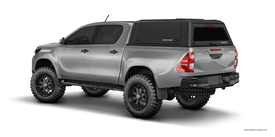 Aventure en Style: Toyota Hilux Revo Gris Foncé avec Hardtop RSI SMARTCAP EVOa Noir