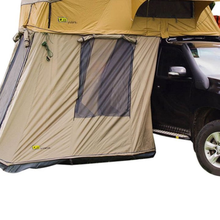 véhicule équipé d'une tente de toit avec une annexe marron