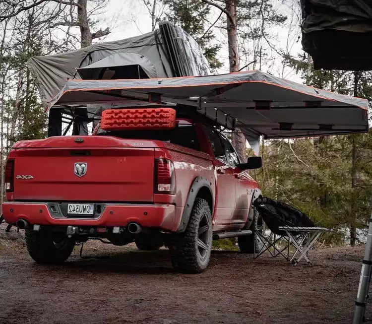 Dodge Ram en mode bivouac et camping