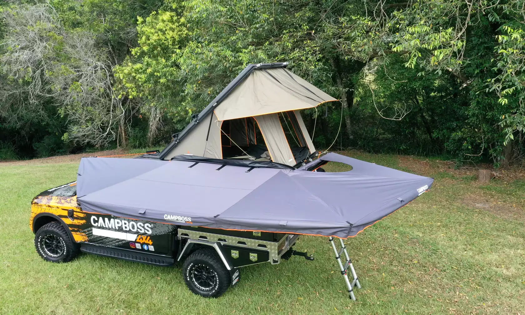 Store auto-portant avec une échelle pour monter dans la tente de toit
