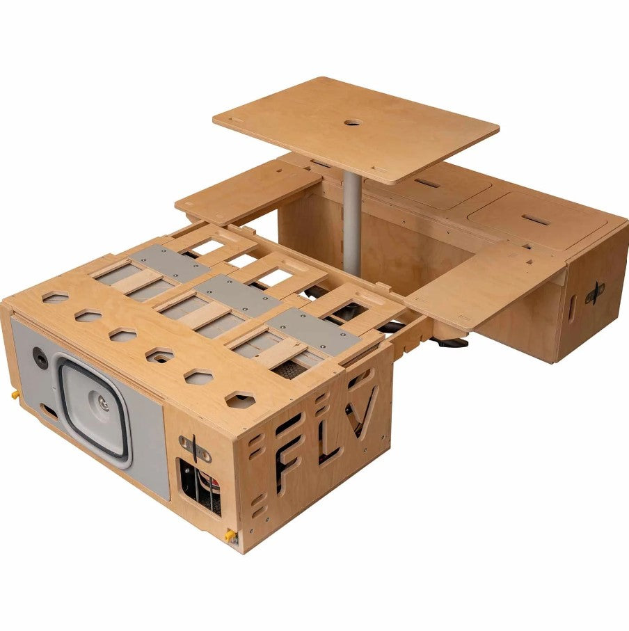 box FLV aménagement intérieur avec un caisson en bois et une table
