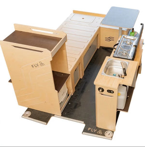 module intérieur en bois pour aménager son van avec un espace cuisine