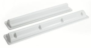 deux barres en plastique blanc pour fixation de panneaux solaires
