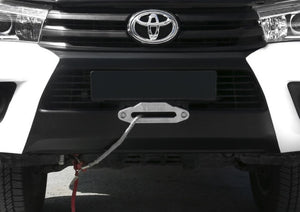 face avant d'un véhicule avec le logo Toyota
