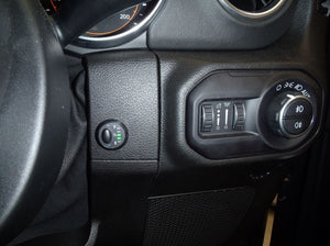 intérieur d'un véhicule avec un bouton de contrôle carburant
