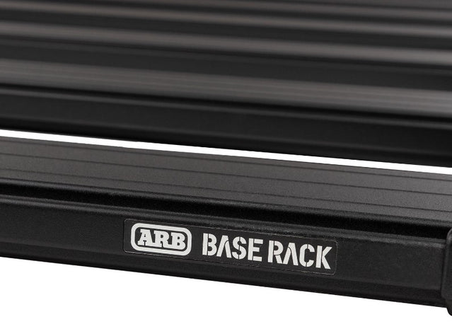 logo ARB Baserack sur une galerie métallique