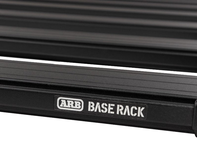 logo baserack de ARB sur une galerie de toit