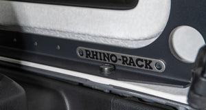 plaque en alu grise rhinorack sur une armature en alu noire