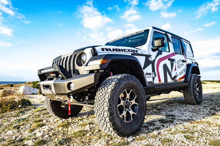 vue latérale d'une jeep JL N4 offroad avec un pare-chocs à l'avant