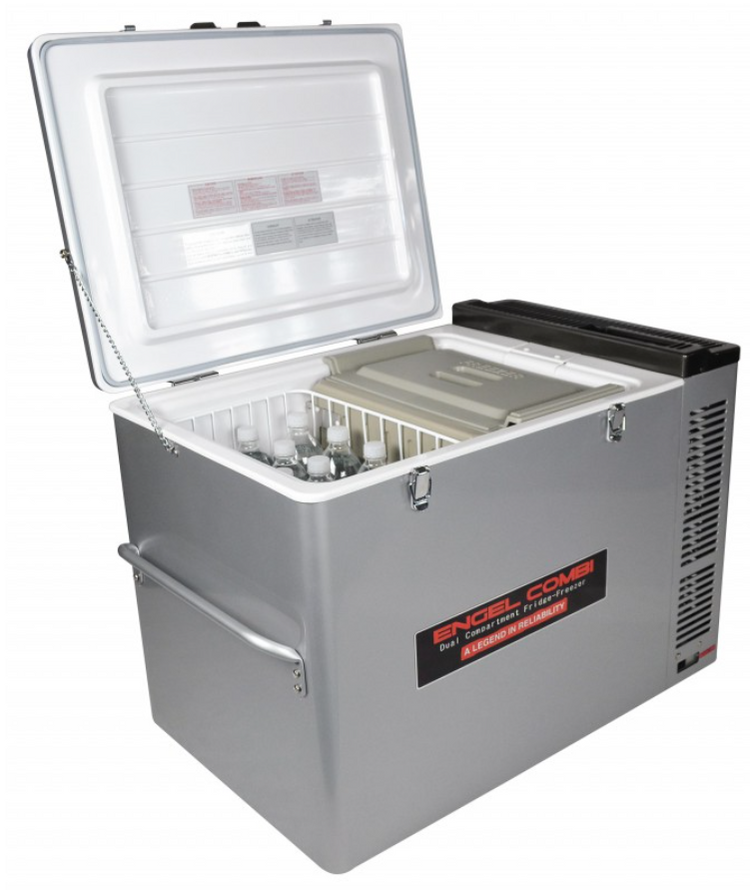 frigo engel combi gris ouvert avec deux compartiments sur un fond blanc de grande capacité