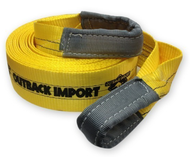 sangle de traction jaune outback import enroulée sur un fond blanc