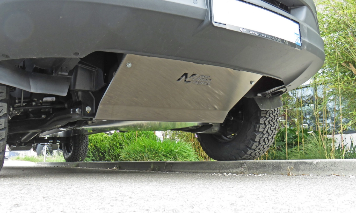 vue d'une protection avant sur un fourgon de marque N4 offroad an alu