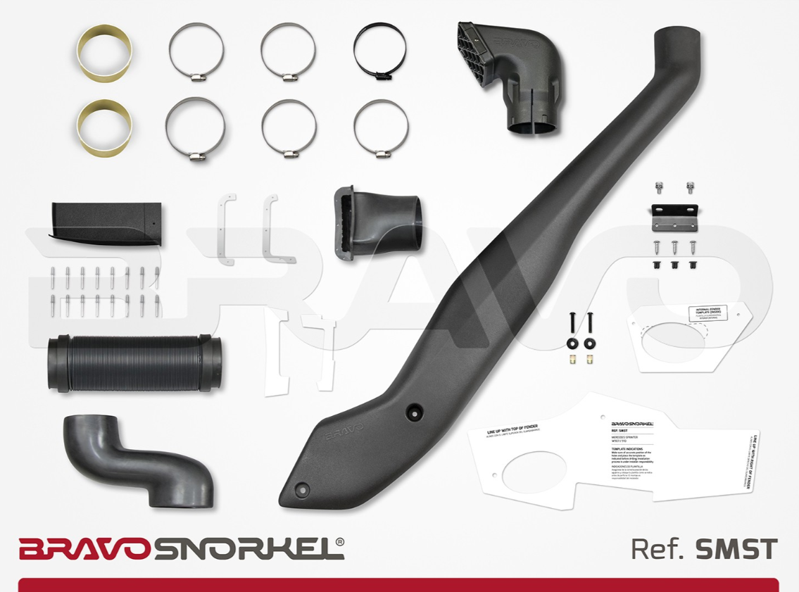 décomposition d'un snorkel bravo noir sur un fond blanc