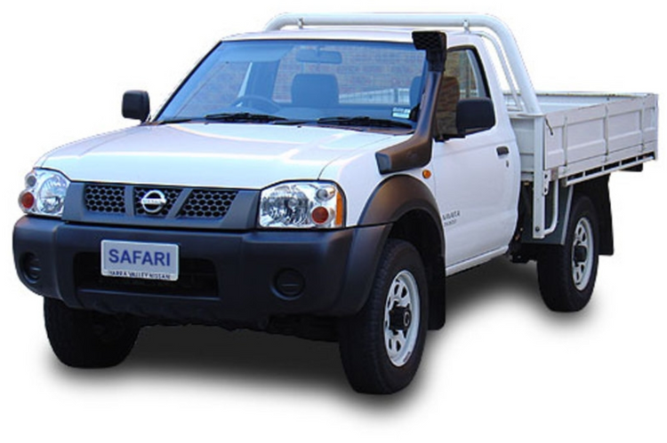 Nissan Navara D22 avec benne rebord présenté avec un snorkel safari