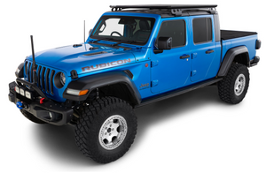 jeep wrangler à benne bleu équipée d'une galerie de toit
